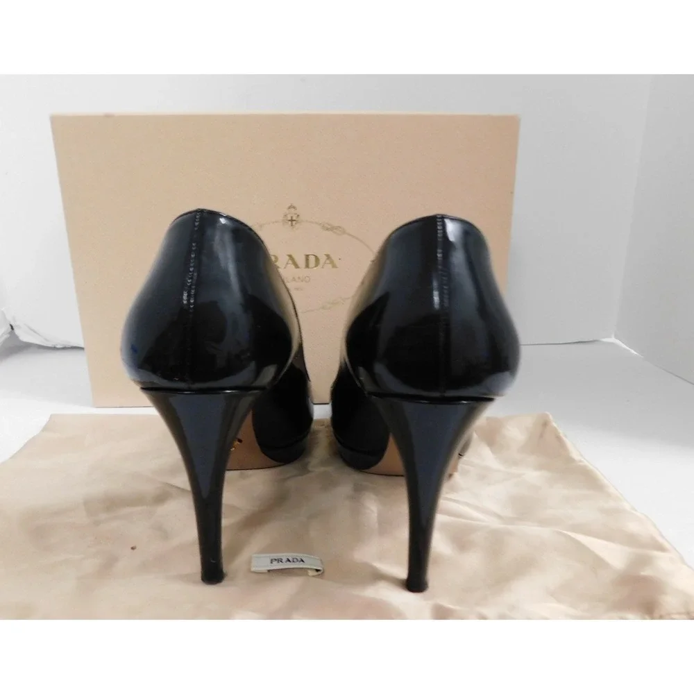 Prada Calzature Donna Black Patent Leather Platform Pumps sz 37.5 w/Box